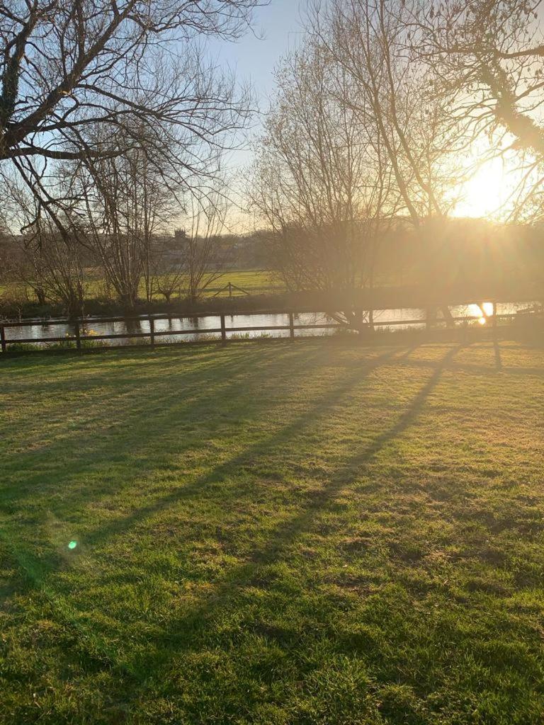 The Swan Inn Salisbury Wilton  ภายนอก รูปภาพ
